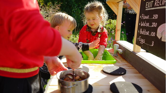 Fun and cooking in the play kitchen for outside