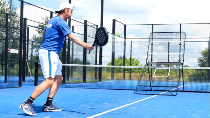 Vilka padelslag kan jag träna med Smash padel-rebounder?