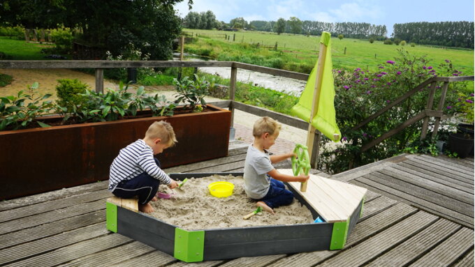 Six fun and play ideas for in your sandpit